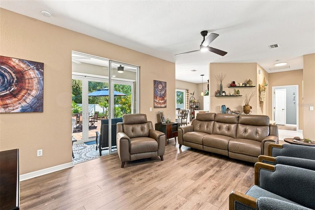 For Sale: $324,995 (3 beds, 2 baths, 1748 Square Feet)