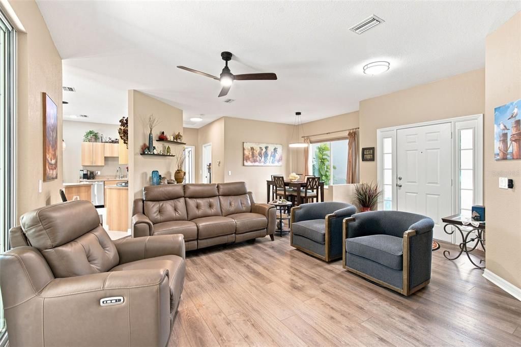 For Sale: $324,995 (3 beds, 2 baths, 1748 Square Feet)