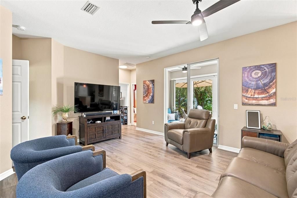 For Sale: $324,995 (3 beds, 2 baths, 1748 Square Feet)