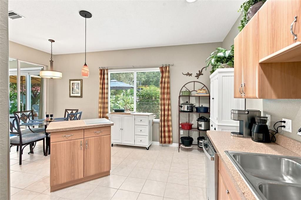 For Sale: $324,995 (3 beds, 2 baths, 1748 Square Feet)