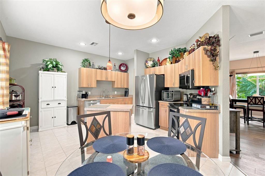 For Sale: $324,995 (3 beds, 2 baths, 1748 Square Feet)