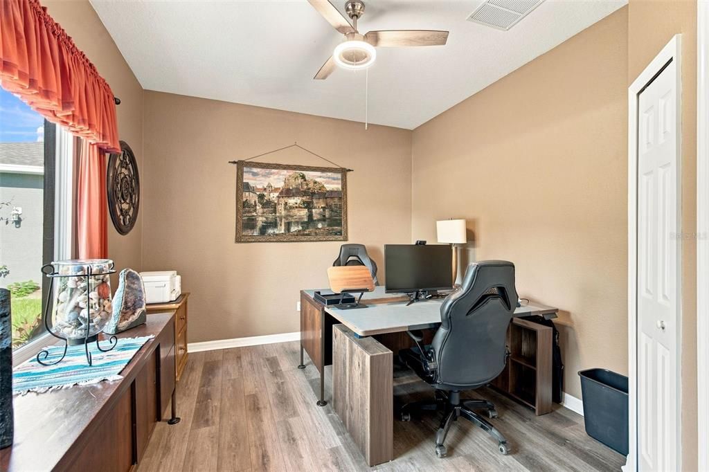 For Sale: $324,995 (3 beds, 2 baths, 1748 Square Feet)