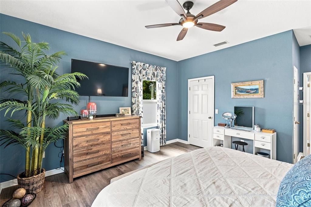 For Sale: $324,995 (3 beds, 2 baths, 1748 Square Feet)
