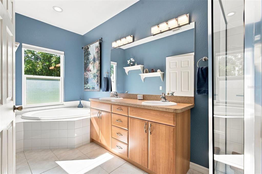 For Sale: $324,995 (3 beds, 2 baths, 1748 Square Feet)
