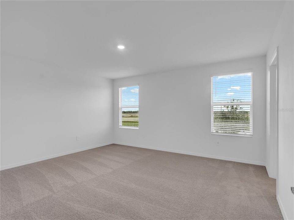 For Rent: $3,100 (5 beds, 2 baths, 2215 Square Feet)