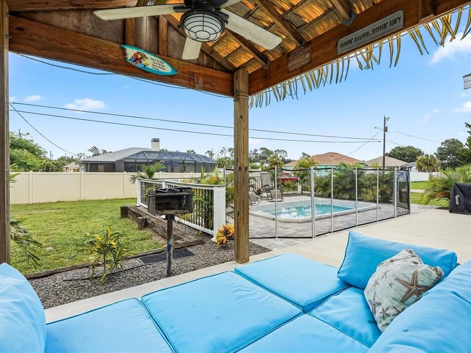 For Sale: $289,900 (2 beds, 2 baths, 1101 Square Feet)