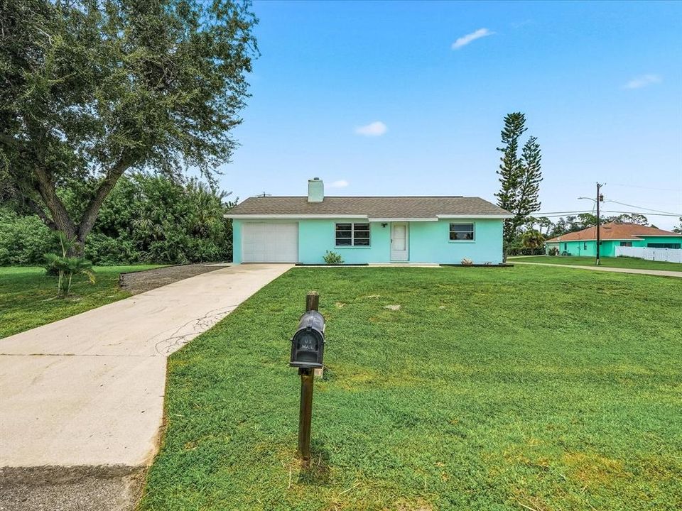 For Sale: $289,900 (2 beds, 2 baths, 1101 Square Feet)