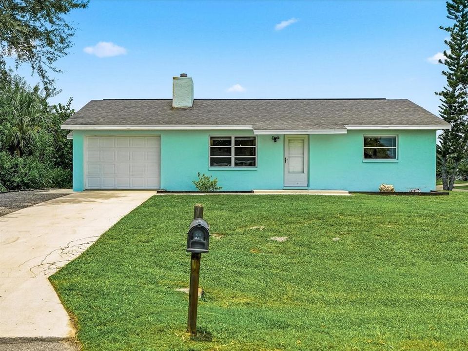 For Sale: $289,900 (2 beds, 2 baths, 1101 Square Feet)