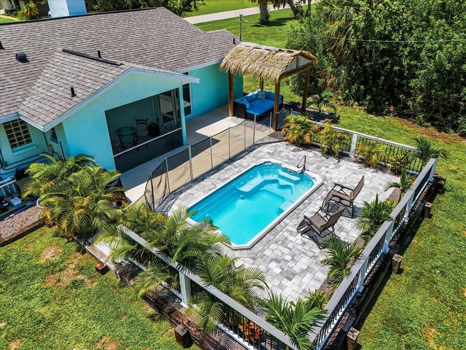 For Sale: $289,900 (2 beds, 2 baths, 1101 Square Feet)
