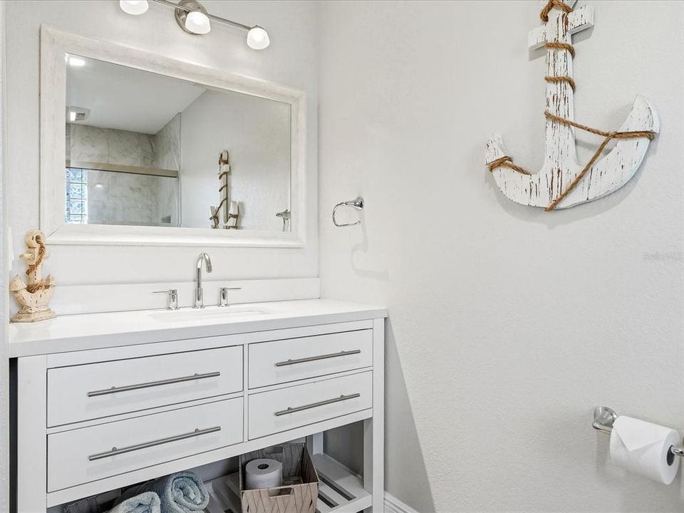 For Sale: $289,900 (2 beds, 2 baths, 1101 Square Feet)