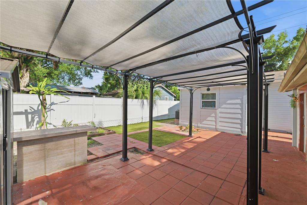 For Sale: $329,000 (3 beds, 1 baths, 852 Square Feet)