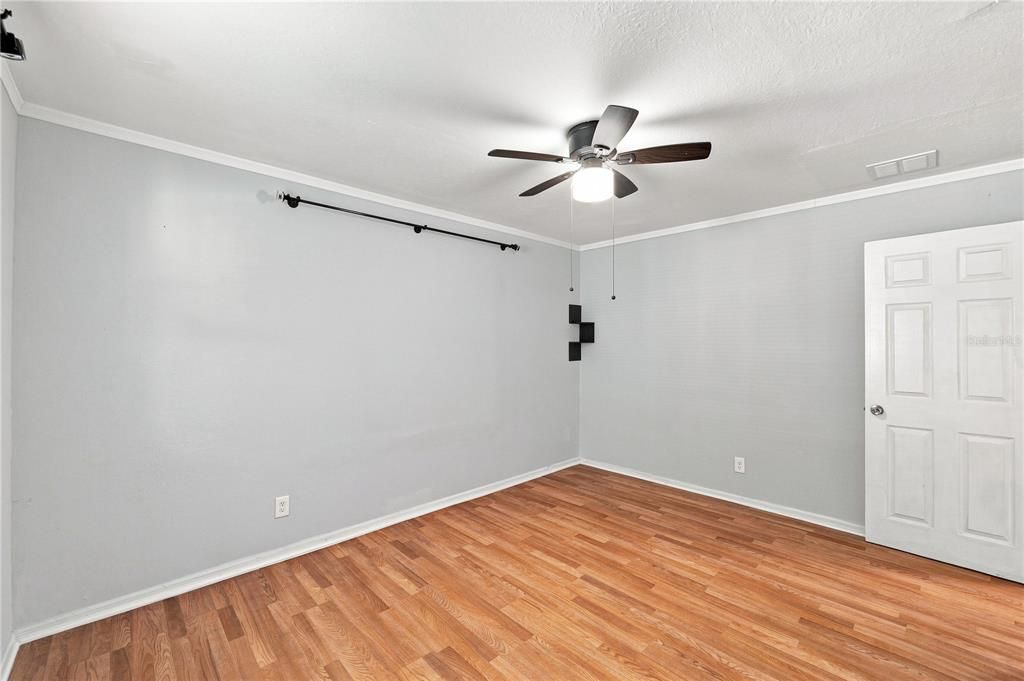 For Sale: $329,000 (3 beds, 1 baths, 852 Square Feet)