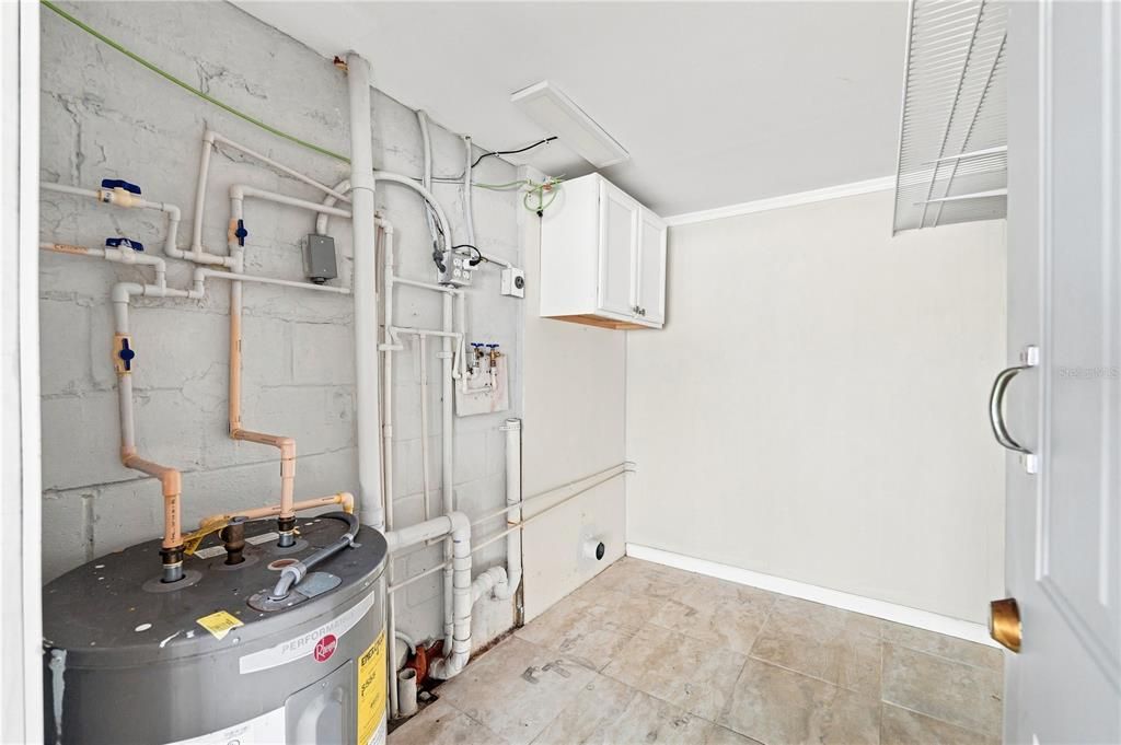 For Sale: $329,000 (3 beds, 1 baths, 852 Square Feet)