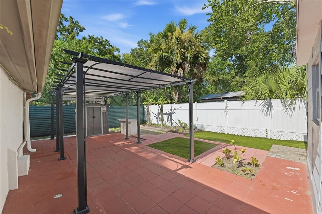 For Sale: $329,000 (3 beds, 1 baths, 852 Square Feet)