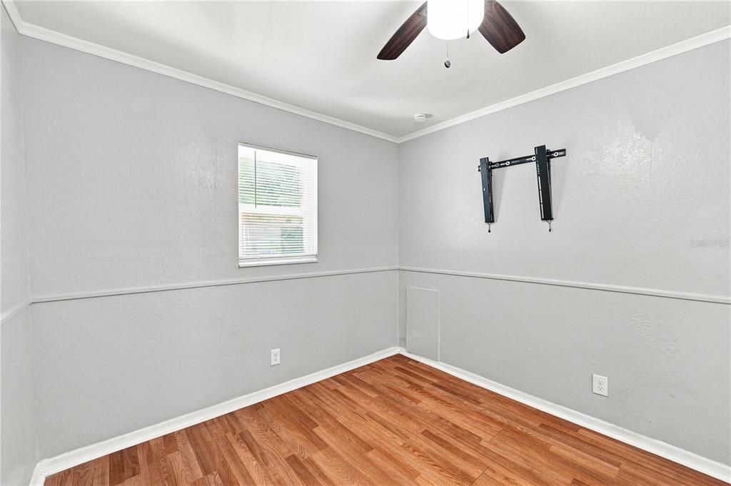 For Sale: $329,000 (3 beds, 1 baths, 852 Square Feet)