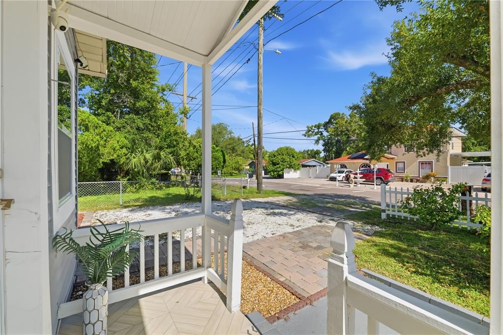 For Sale: $329,000 (3 beds, 1 baths, 852 Square Feet)