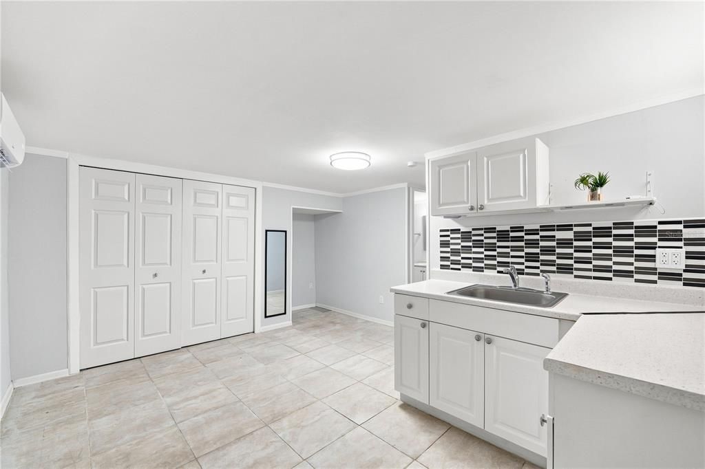 For Sale: $329,000 (3 beds, 1 baths, 852 Square Feet)