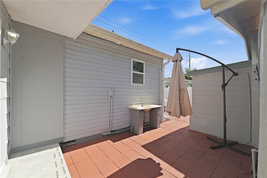 For Sale: $329,000 (3 beds, 1 baths, 852 Square Feet)