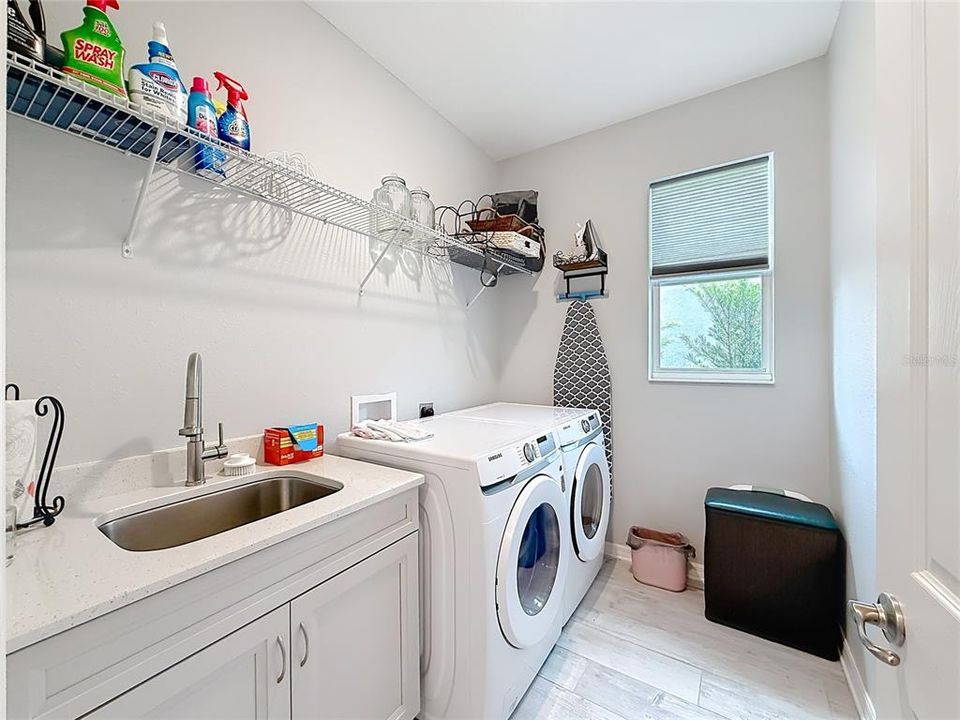 For Sale: $424,900 (3 beds, 2 baths, 2288 Square Feet)