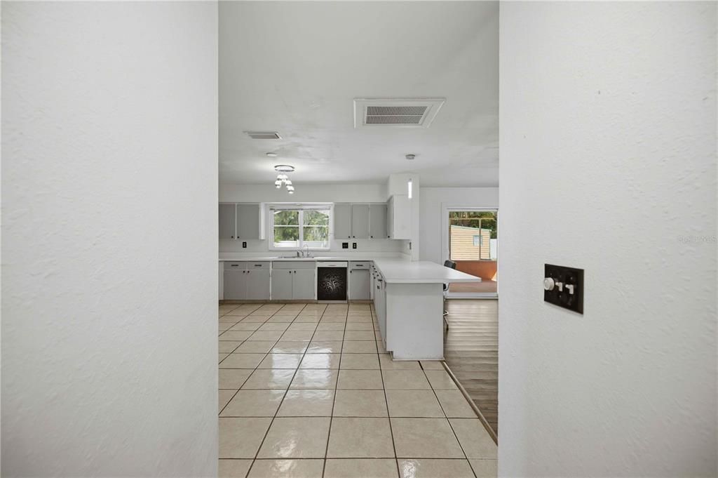 For Sale: $355,000 (3 beds, 2 baths, 1552 Square Feet)