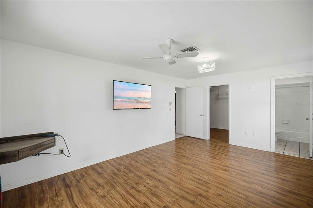 For Sale: $355,000 (3 beds, 2 baths, 1552 Square Feet)