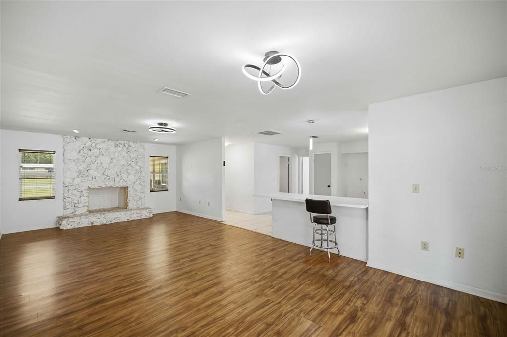 For Sale: $355,000 (3 beds, 2 baths, 1552 Square Feet)