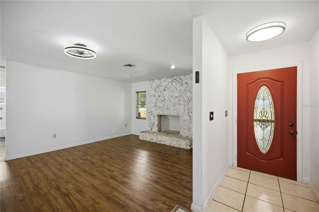 For Sale: $355,000 (3 beds, 2 baths, 1552 Square Feet)