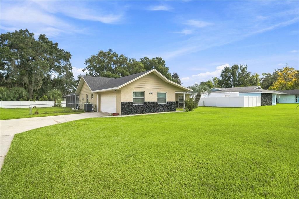 For Sale: $355,000 (3 beds, 2 baths, 1552 Square Feet)