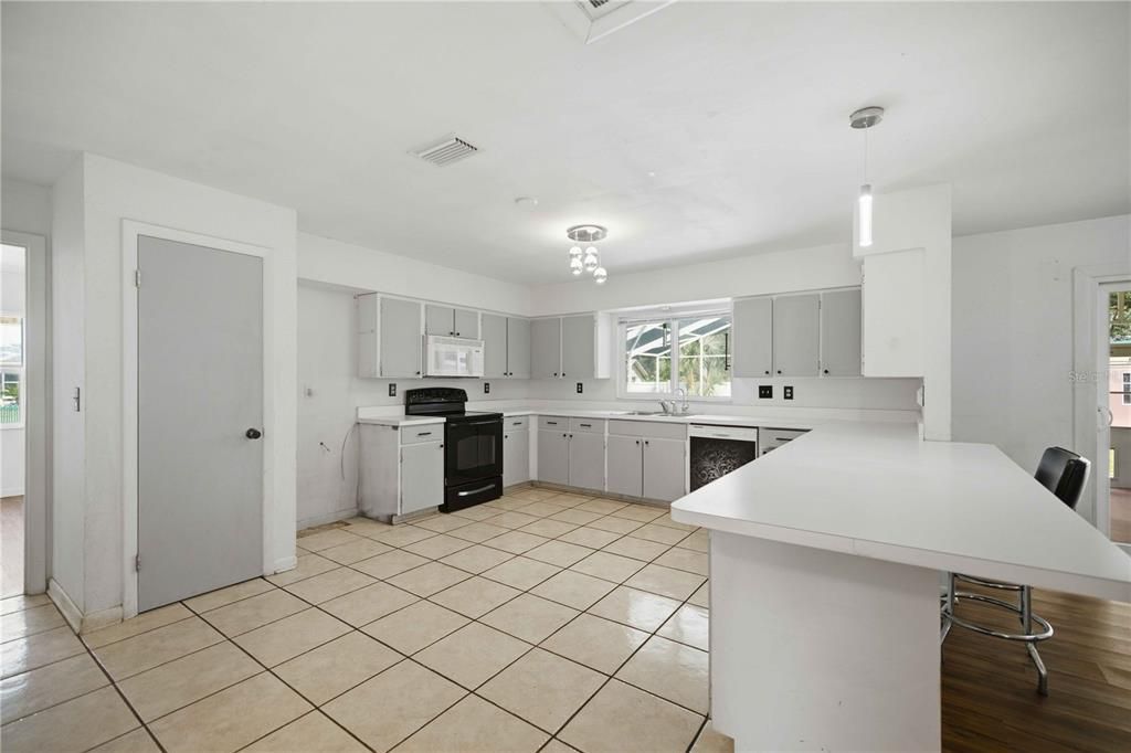 For Sale: $355,000 (3 beds, 2 baths, 1552 Square Feet)