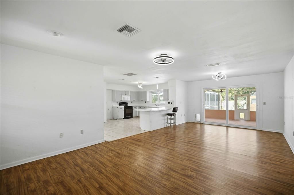 For Sale: $355,000 (3 beds, 2 baths, 1552 Square Feet)
