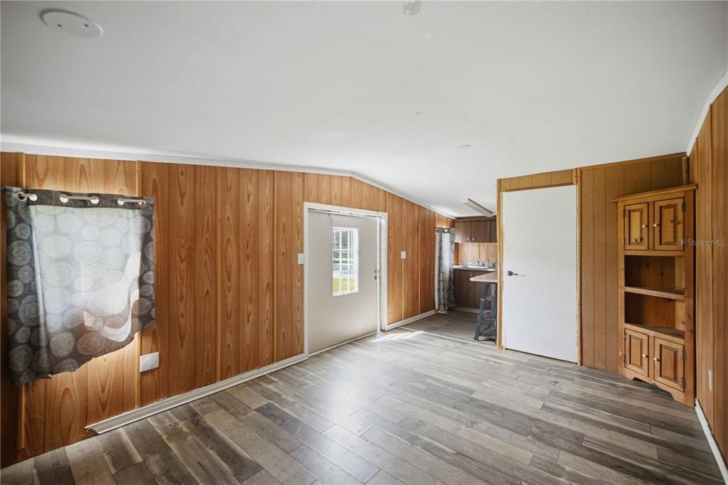 For Sale: $355,000 (3 beds, 2 baths, 1552 Square Feet)