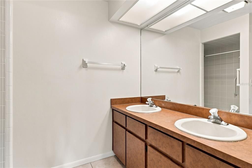 For Sale: $219,000 (2 beds, 2 baths, 1450 Square Feet)