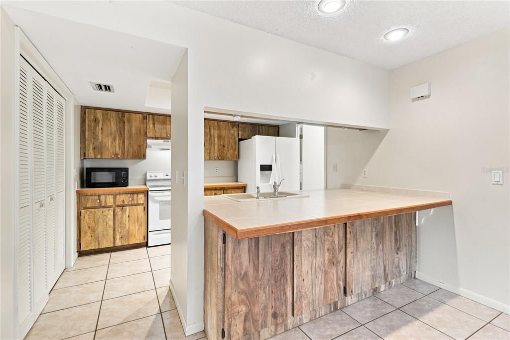 For Sale: $219,000 (2 beds, 2 baths, 1450 Square Feet)
