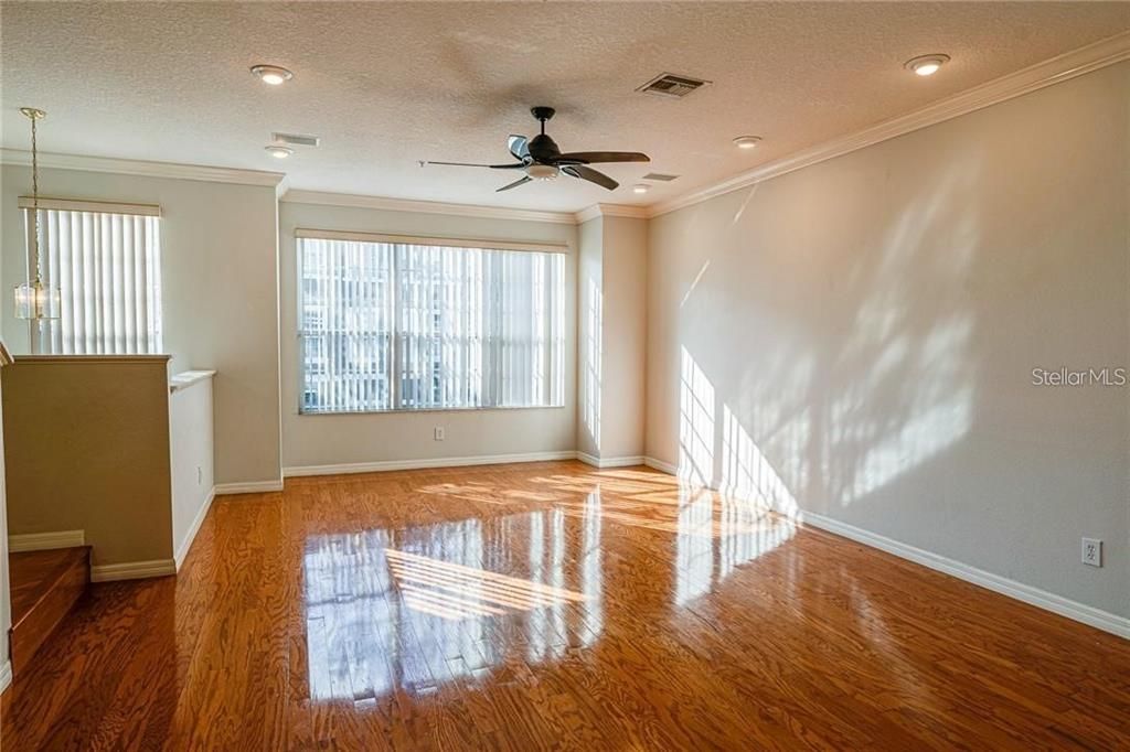 For Rent: $2,950 (3 beds, 2 baths, 1850 Square Feet)