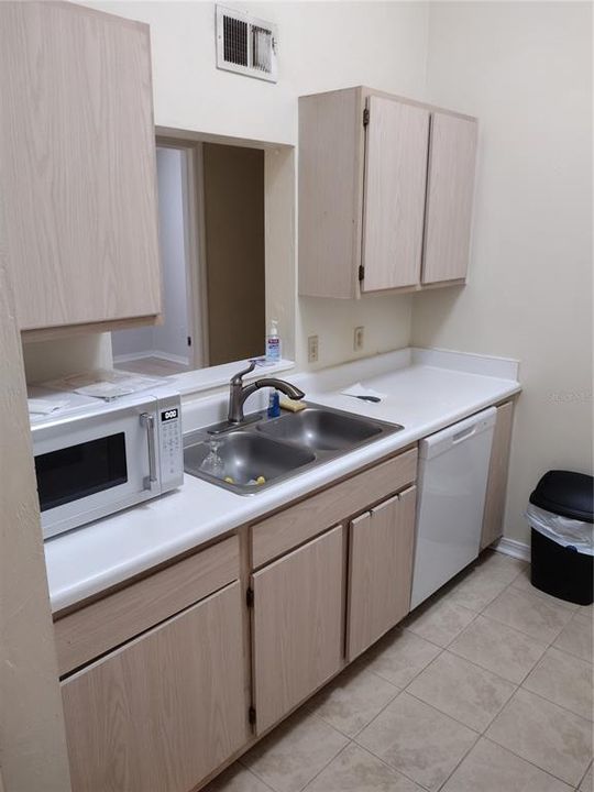 For Sale: $164,500 (3 beds, 2 baths, 1093 Square Feet)