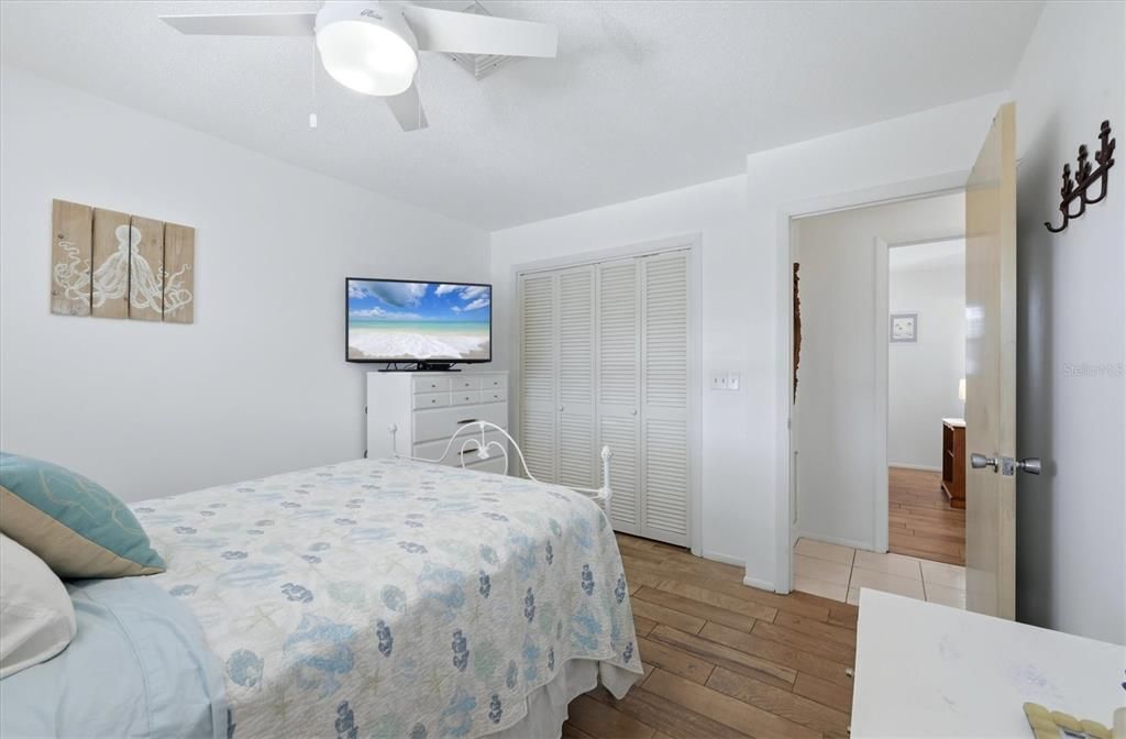 For Sale: $279,000 (2 beds, 1 baths, 1105 Square Feet)