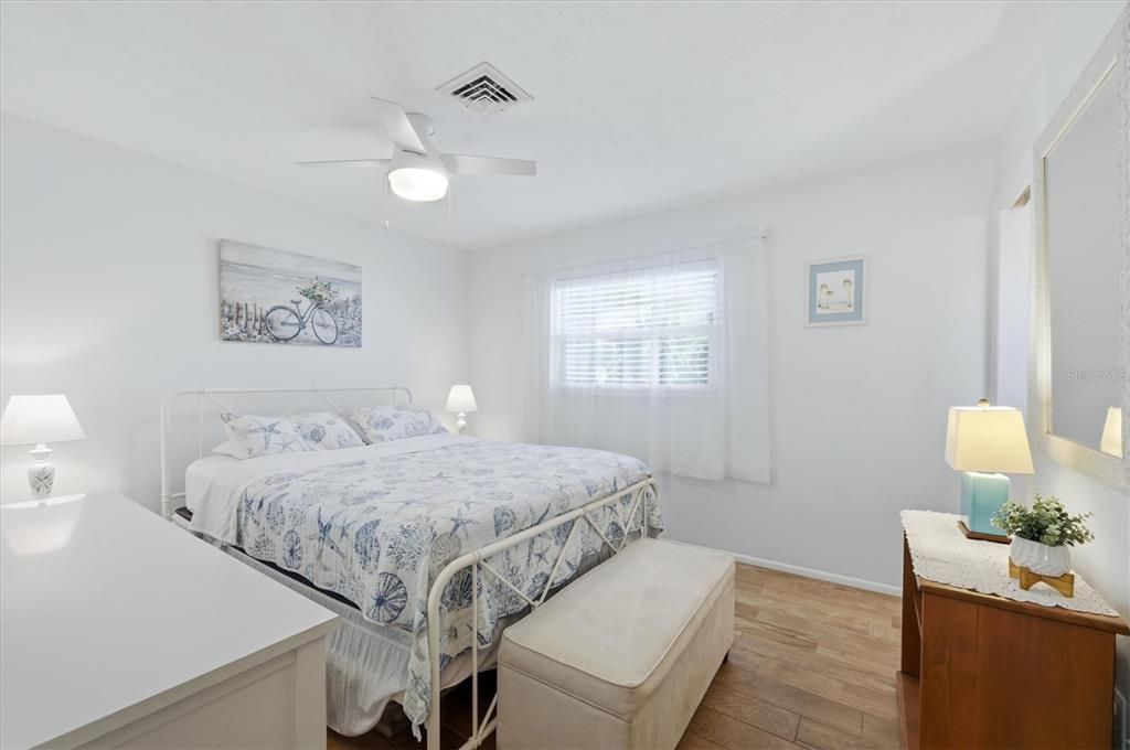 For Sale: $279,000 (2 beds, 1 baths, 1105 Square Feet)