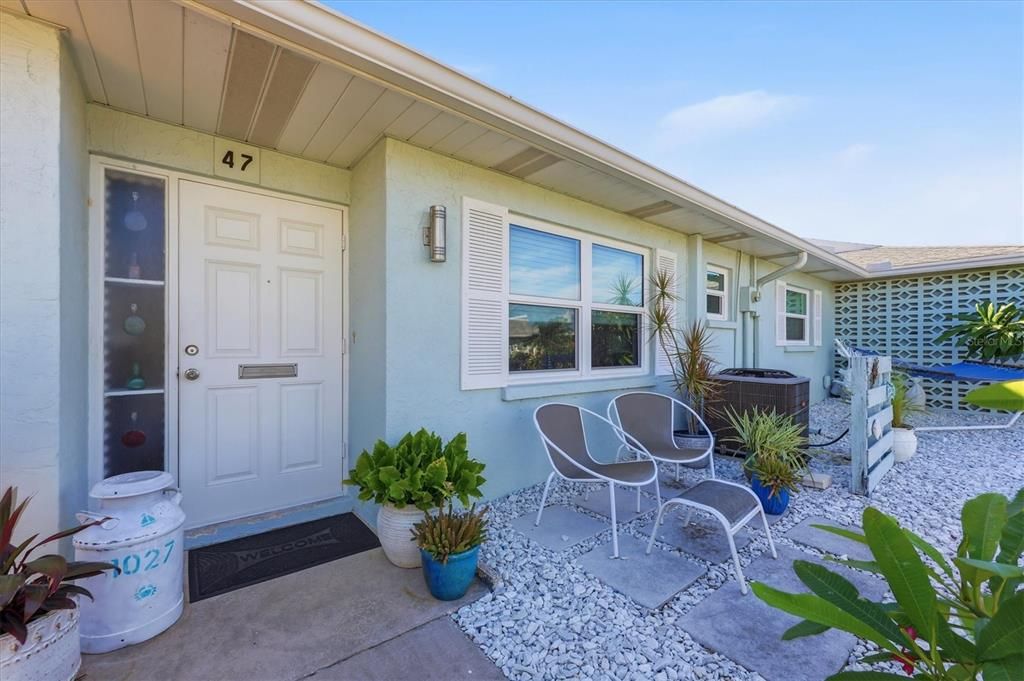 For Sale: $279,000 (2 beds, 1 baths, 1105 Square Feet)