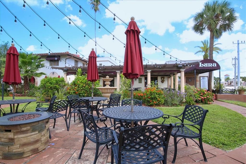 For Sale: $279,000 (2 beds, 1 baths, 1105 Square Feet)