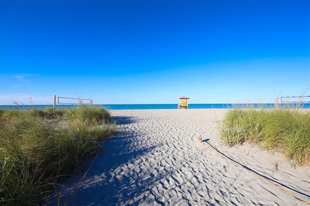 For Sale: $279,000 (2 beds, 1 baths, 1105 Square Feet)