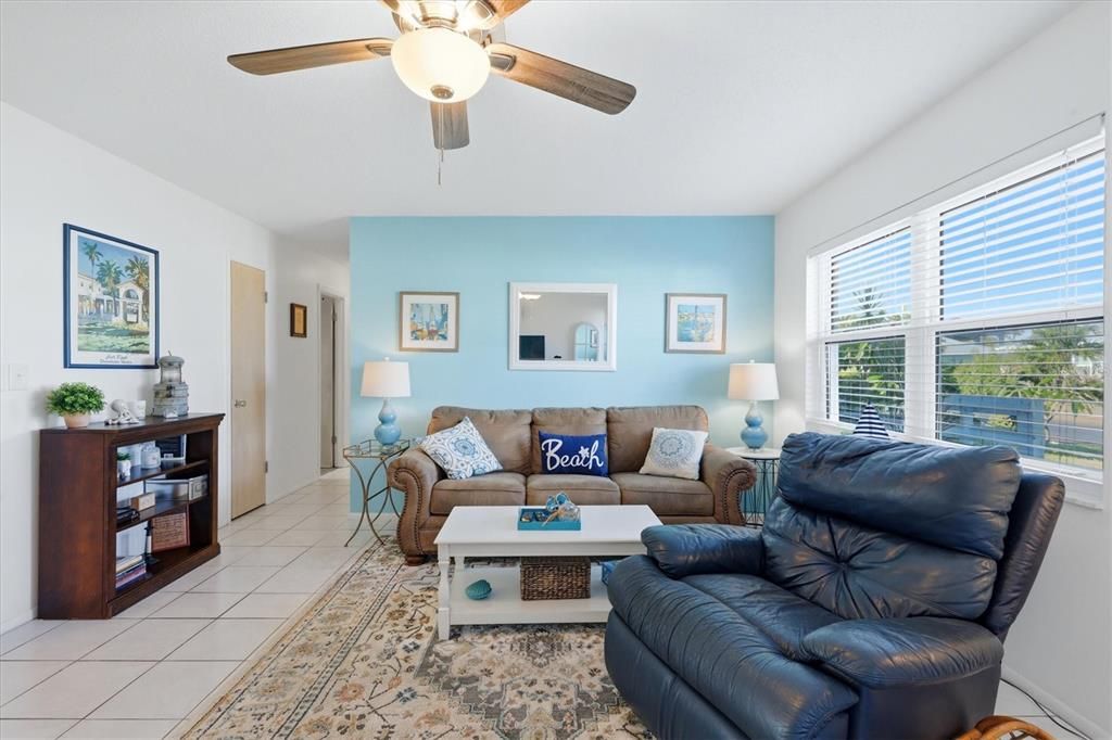 For Sale: $279,000 (2 beds, 1 baths, 1105 Square Feet)