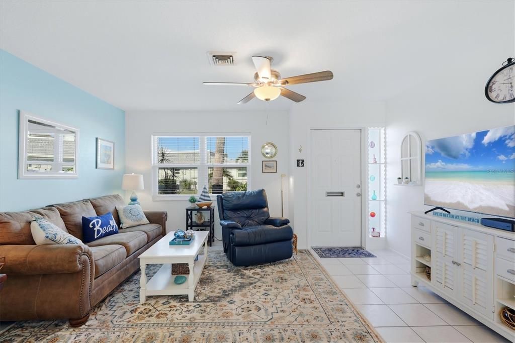 For Sale: $279,000 (2 beds, 1 baths, 1105 Square Feet)