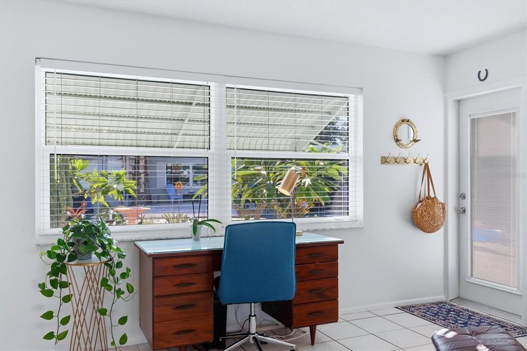 For Sale: $279,000 (2 beds, 1 baths, 1105 Square Feet)