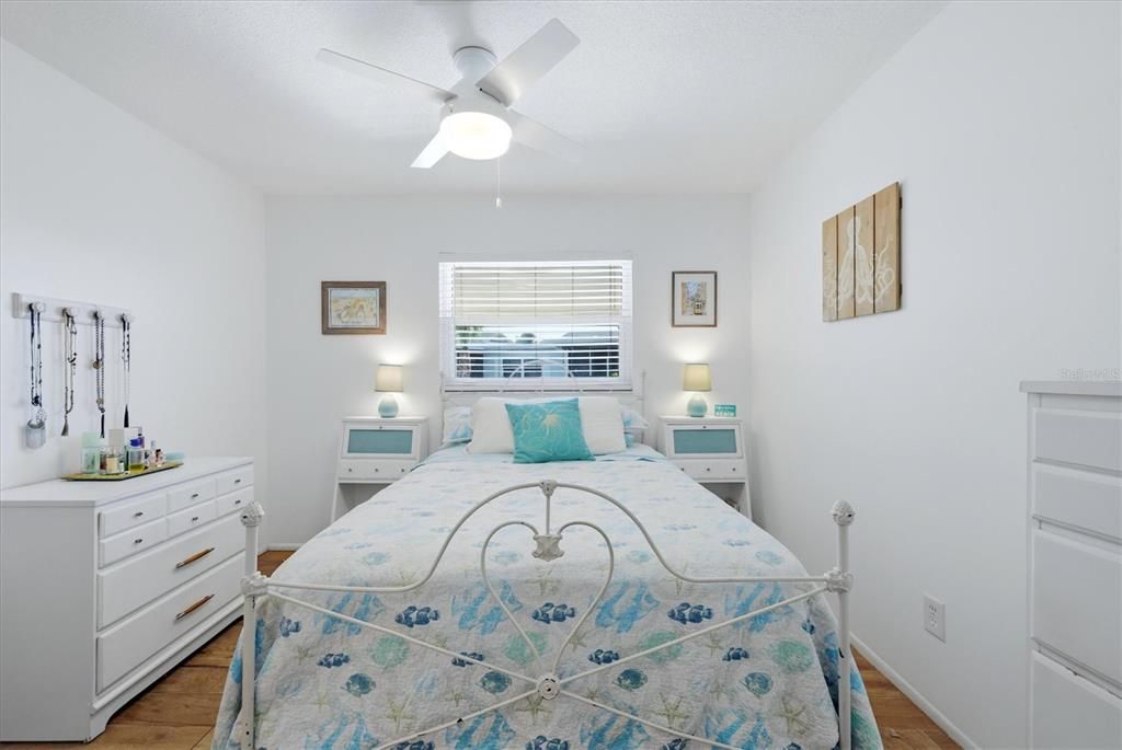 For Sale: $279,000 (2 beds, 1 baths, 1105 Square Feet)