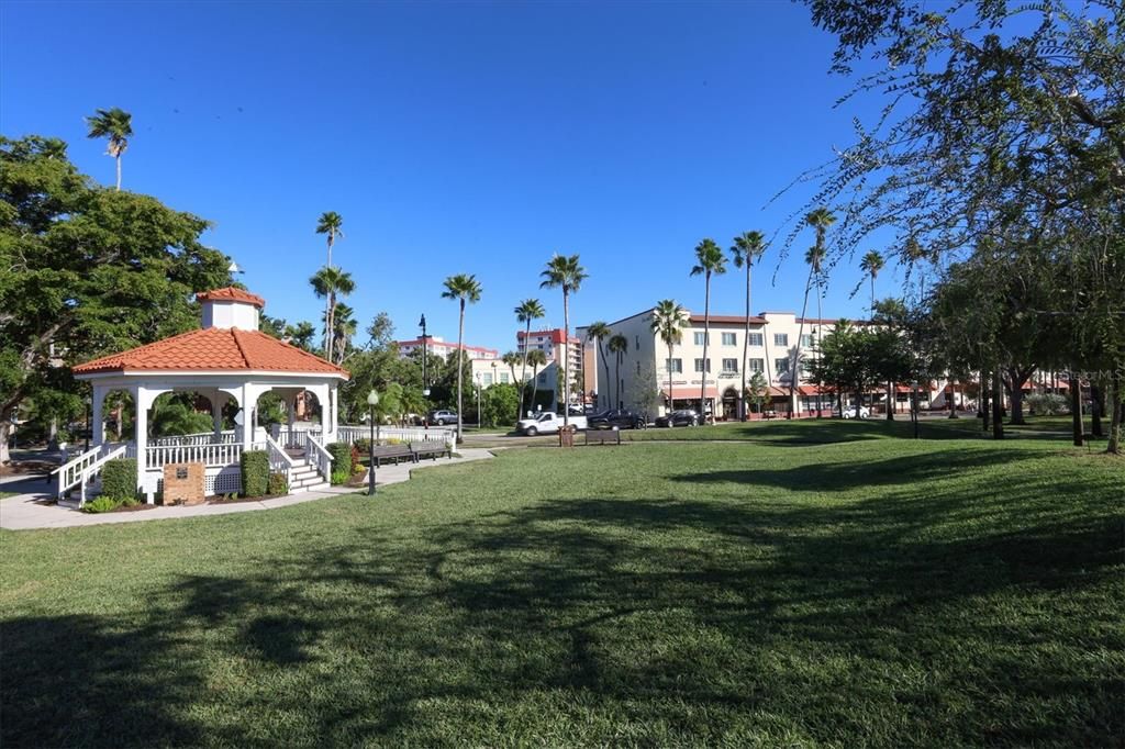 For Sale: $279,000 (2 beds, 1 baths, 1105 Square Feet)