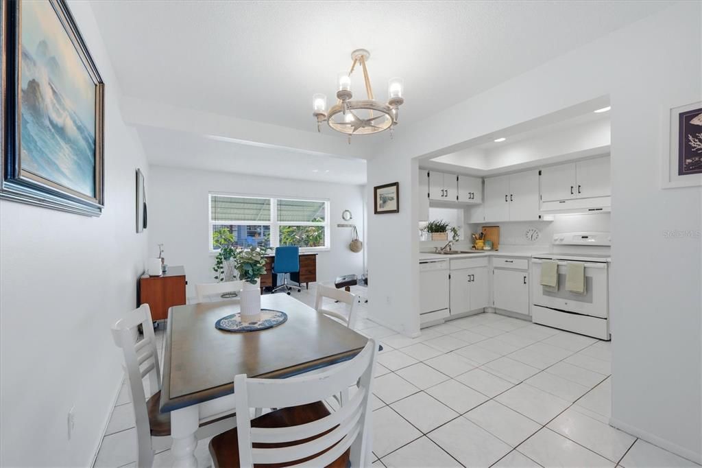 For Sale: $279,000 (2 beds, 1 baths, 1105 Square Feet)