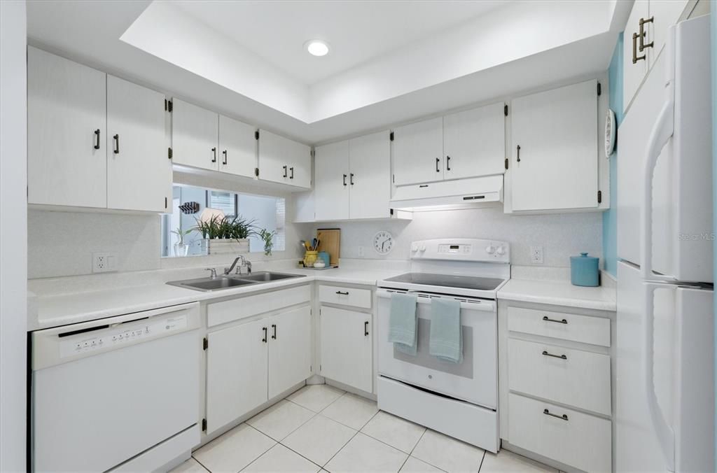 For Sale: $279,000 (2 beds, 1 baths, 1105 Square Feet)