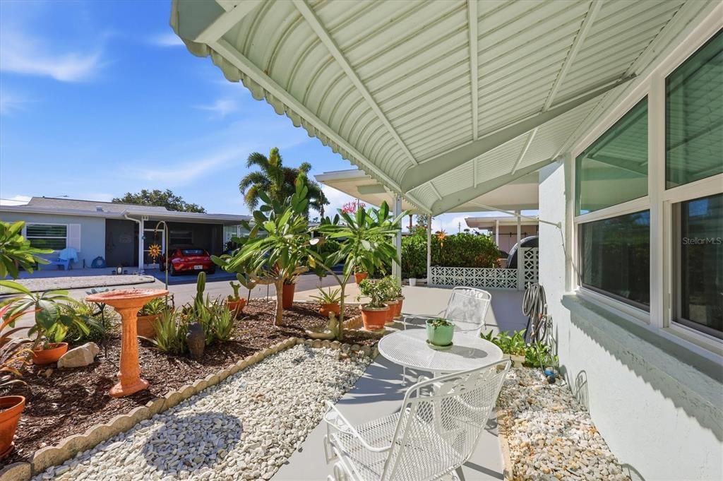 For Sale: $279,000 (2 beds, 1 baths, 1105 Square Feet)