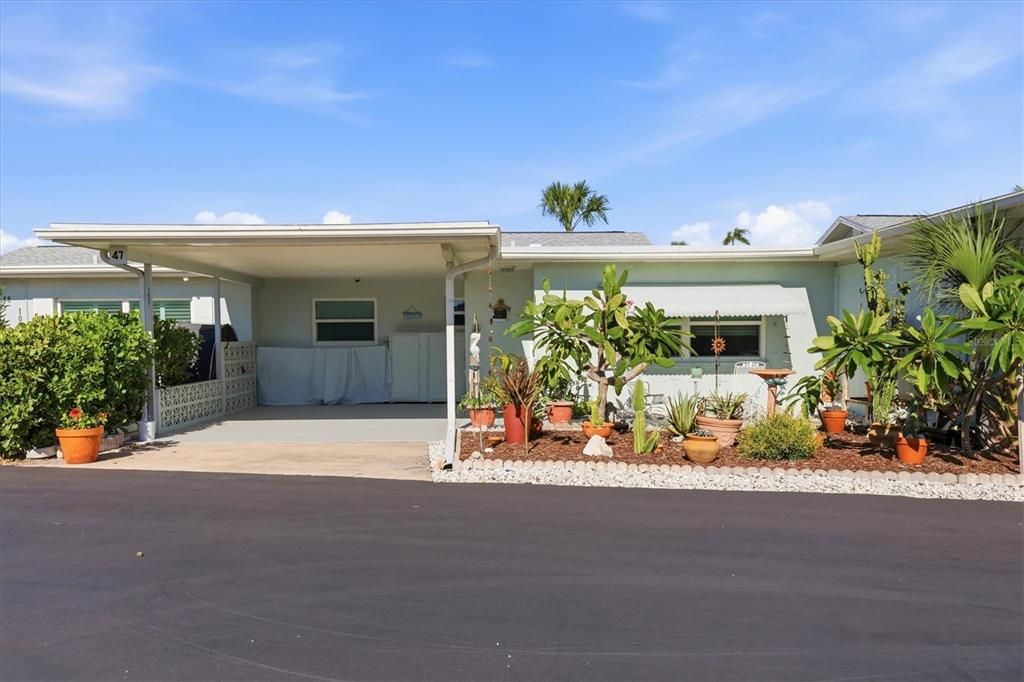 For Sale: $279,000 (2 beds, 1 baths, 1105 Square Feet)