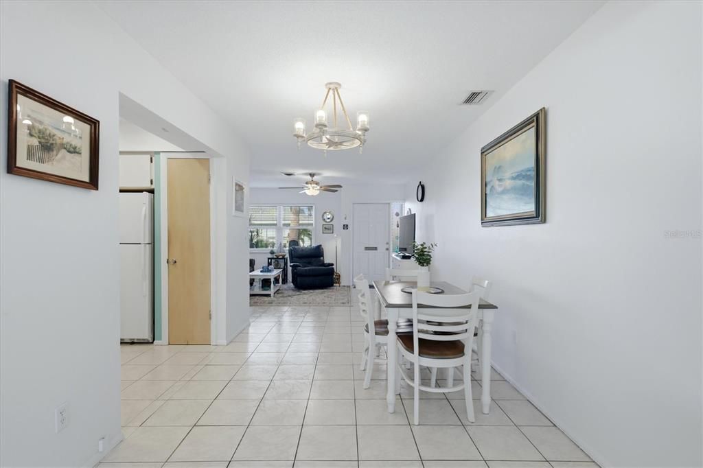 For Sale: $279,000 (2 beds, 1 baths, 1105 Square Feet)